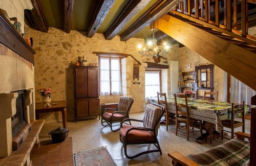 Saint-Front-la-Riviere Cottage | Countryside house with 2 bedrooms, Wifi, parking, pets allowed