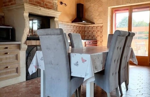 Moitron-sur-Sarthe Cottage | Countryside Retreat: Farm Experience, Modern Comforts, 3 Bedrooms, BBQ, Fishing Pond