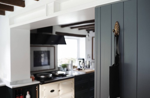 Ropley Cottage | Countryside Thatched Cottage