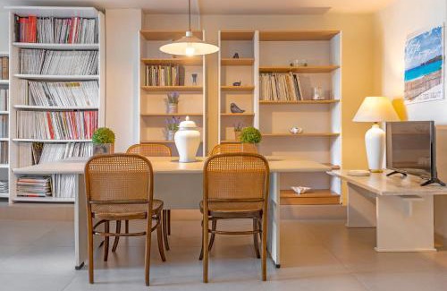 Petaloudes Apartment | Couple's Getaway , Modern Amenities & Sophisticated Style