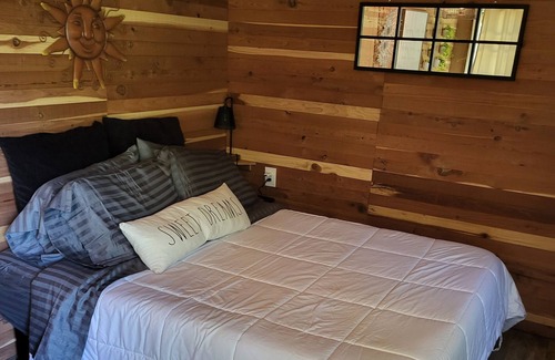 Proctor Cabin | Couples Cabin/ Float the Illinois River, golf, hiking and 4 wheeler trails.