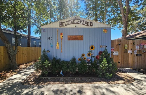 Pointblank Cabin | Couples Retreat on Lake Livingston TX