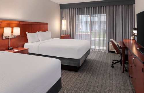 Waukegan Hotel | Courtyard Chicago Waukegan Gurnee