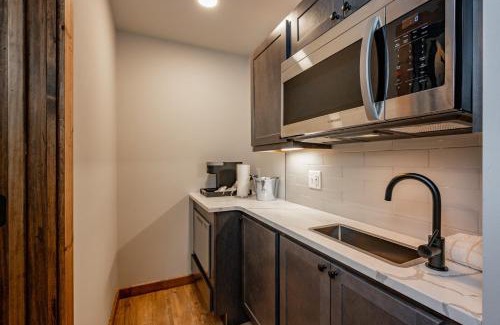 Thayerville House | Cove Creek Lodge 201 Poolside Double Queen Fireplace Room