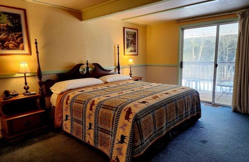 Jackson Hotel | Covered Bridge Riverview Lodge