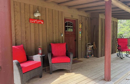 Selma Apartment | Cowgirl Cabin 2 Queens AC W/D Wi-Fi