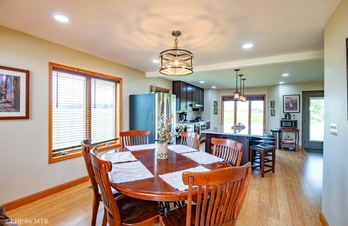 Davis House | Coyote`s Den - 305 Timberline Road