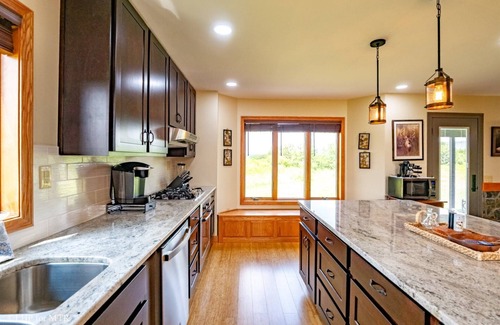 Davis House | Coyote`s Den - 305 Timberline Road