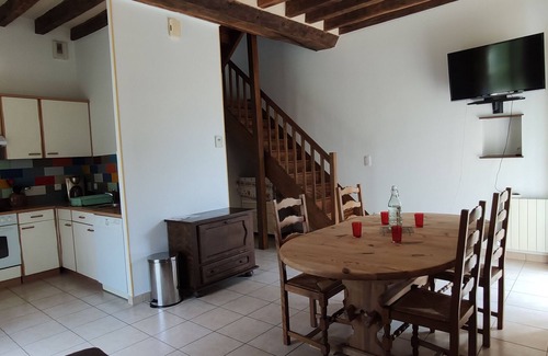 Aze Cottage | Cozy Professional Gîte: 2 Bedrooms, Near Château-Gontier, Parking & WiFi