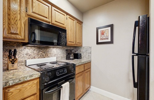 South Lake Tahoe House | Cozie home with a stone fireplace near Ski Run Marina/new mini split a/c