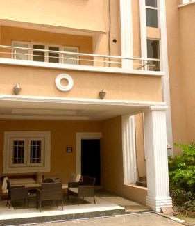 Ikeja Apartment | Cozy 1-BDR - Free Wi-Fi & Mins DRV to Airport