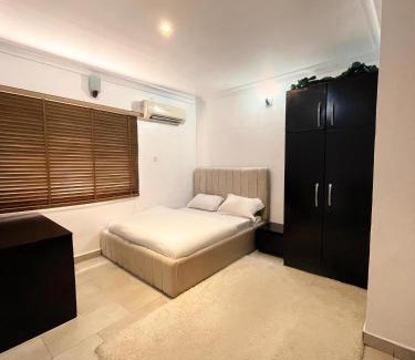 Ikeja Apartment | Cozy 1-BDR - Free Wi-Fi & Mins DRV to Airport