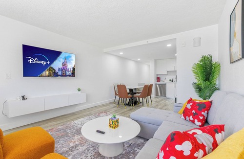 West Kissimmee Apartment | Cozy 1 Bed Apt l 15 Mins to Disney l Pools l Free Parking