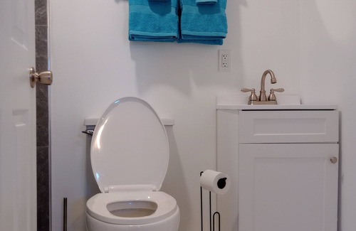 Marsh Harbour Apartment | Cozy 1-bedroom apartment with WiFi, AC in charming Marsh Harbour