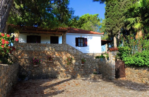 Tragana Apartment | Cozy 1-bedroom apartment overlooking the Ionian sea.