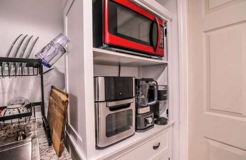 Bronzeville Apartment | Cozy 1-bedroom apartment with WiFi, AC in gorgeous Chicago