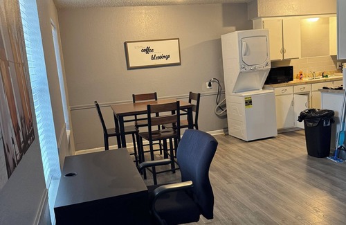 Irving Apartment | Cozy 1-bedroom apartment with AC, WiFi and Washer/Dryer in Irving