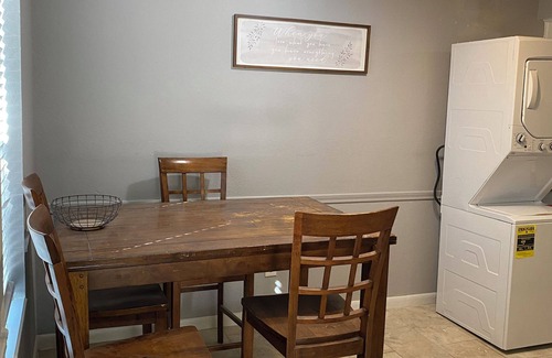 Irving Apartment | Cozy 1-bedroom apartment with AC, WiFi and Washer/Dryer in Irving