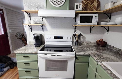 Grawn Cottage | Cozy 1-bedroom cottage on a horse farm 15 minutes from Traverse City