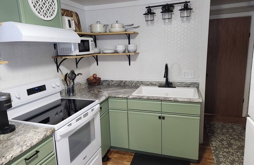 Grawn Cottage | Cozy 1-bedroom cottage on a horse farm 15 minutes from Traverse City