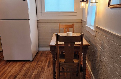 Grawn Cottage | Cozy 1-bedroom cottage on a horse farm 15 minutes from Traverse City