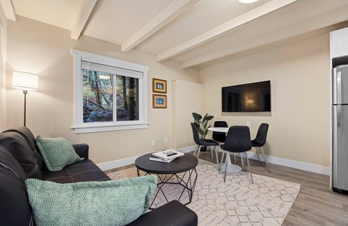 Sudden Valley House | Cozy 1-bedroom forest retreat in gorgeous Bellingham