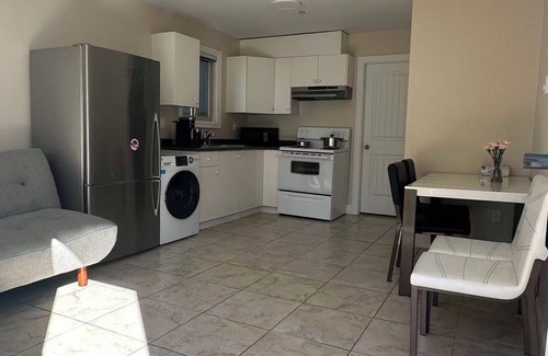 Marpole House | Cozy 1-BR Suite in West Side Kitchen & Living