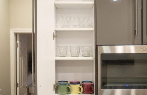 Rittenhouse Row Apartment | Cozy 1BD With Balcony