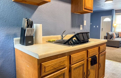 Mount Oliver Apartment | Cozy 1BR Apt with 5 Beds and WIFI