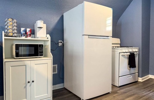 Mount Oliver Apartment | Cozy 1BR Apt with 5 Beds and WIFI