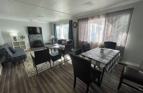 Bodfish House | Cozy 2-bedroom 2-bath fully remodeled with great backyard with a view!