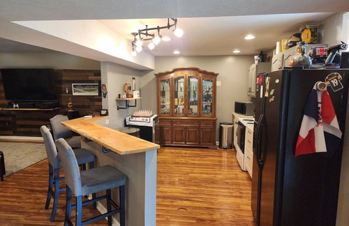 Joffre Apartment | Cozy 2-bedroom apartment in pleasant McDonald with WiFi, AC