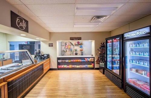 South Lee Apartment | Cozy 2-bedroom apartment with WiFi, AC in welcoming Lee