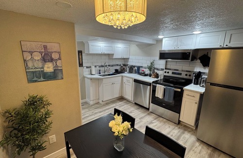 McLoughlin Apartment | Cozy 2-bedroom basement ADU in charming Oregon City with WiFi & AC