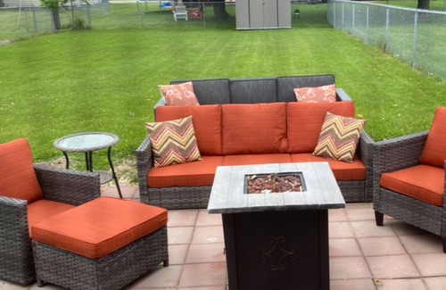 Ashwaubenon Condo | Cozy 2-bedroom condo in awesome Ashwaubenon with WiFi, AC.