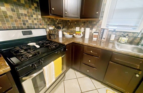 St. John House | Cozy 2 Bedroom Home (Pet Friendly)