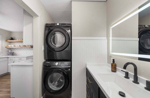 West End House | Cozy 2-bedroom house in charming Tacoma with WiFi