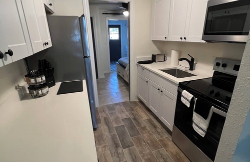 Clermont Condo | Cozy 2-bedroom Loft- Pool, Pickle Ball, B-ball, Theme Parks and More Clermont