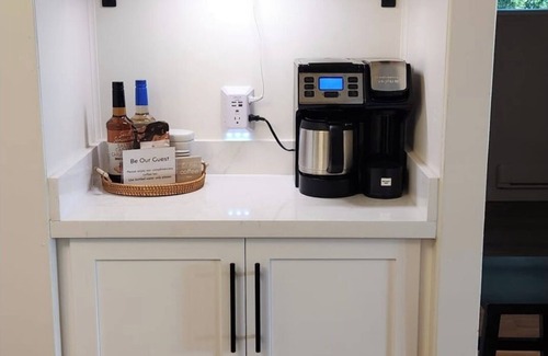 Georgian Bay Cottage | Cozy 2 bedroom Muskoka Lakefront Cottage. Western Sunset,Hot Tub,EV Charger,WiFi