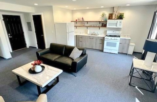 Arnolds Park Apartment | Cozy 2-bedroom suite with full kitchen, living room (couch, 2 chairs), dining table (2 stools), smart TV with cable. Perfect for short or long stays.