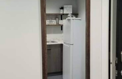 Arnolds Park Apartment | Cozy 2-bedroom suite with full kitchen, living room (couch, 2 chairs), dining table (2 stools), smart TV with cable. Perfect for short or long stays.