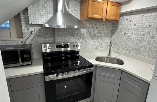 West Codman Hill - West Lower Mills House | Cozy 2 bedroom Unit in Boston.