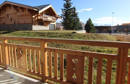 Jeux Apartment | Cozy 2-Room Apartment for 6 with Ski Access, South-Facing Balcony - L'Alpe d'Huez