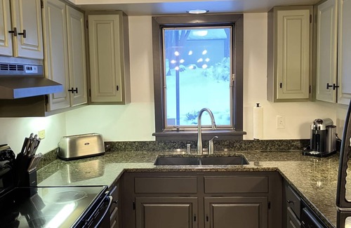 Stowe Area Condo | Cozy 2BR 2BA: Ski to Toll House Lift and back home!