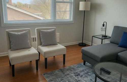 North Park Apartment | Cozy 2BR Apt near Parks & Shops - Kimball A2