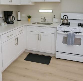 North Park Apartment | Cozy 2BR Apt near Parks & Shops - Kimball A2