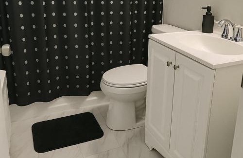 North Park Apartment | Cozy 2BR Apt near Parks & Shops - Kimball A2