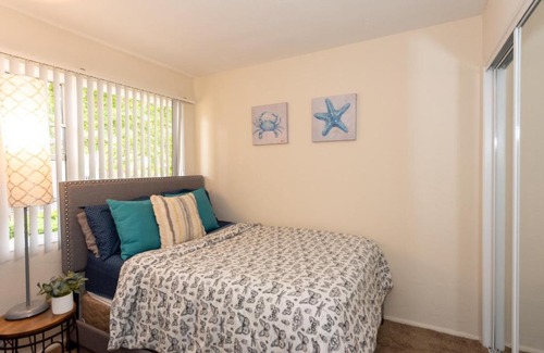 Bay Park Apartment | Cozy 2BR w/ Gym & Pool -15 mins to Mission Beach!