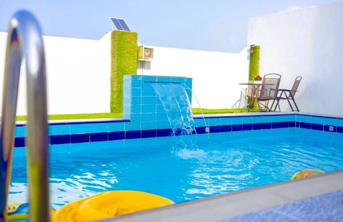 Al Hadd House | Cozy 3-bedroom Chalet in charming Ras Al Hadd with private swimming pool