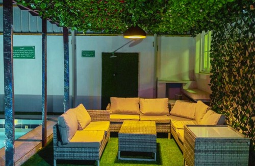 Al Hadd House | Cozy 3-bedroom Chalet in charming Ras Al Hadd with private swimming pool